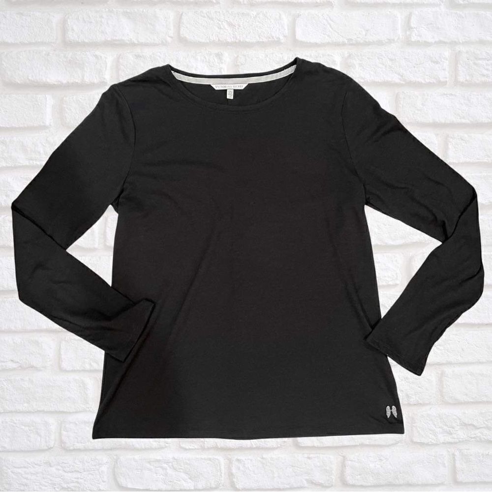 NEW VS Longsleeve Crewneck Tee in Black